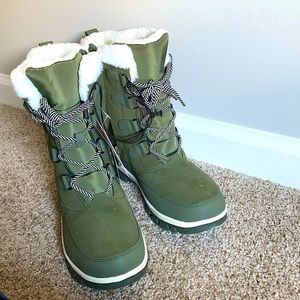 Insulated waterproof winter boots, NWT olive color!